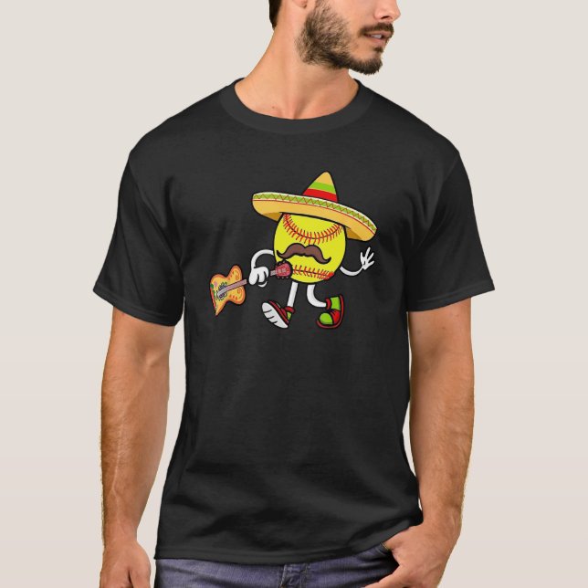 Camiseta Funny Mexican Softball Ball Sombrero Guitar Cinco  (Frente)