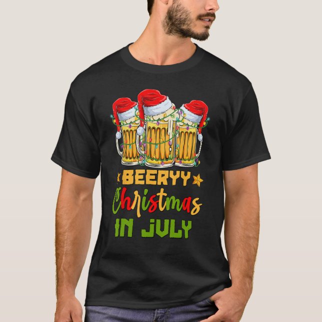 Camiseta Funny Mugs Of Beer Lights Christmas In July Summer (Frente)