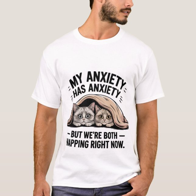 Camiseta Funny "My Anxiety Has Anxiety" Napping Cats 😴🐾 (Frente)