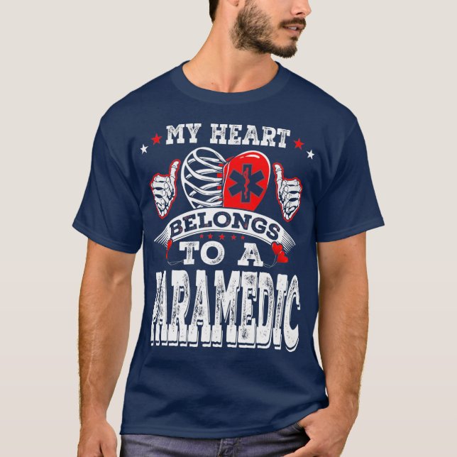 Camiseta Funny My Heart Belongs To A Paramedic Funny Wife (Frente)