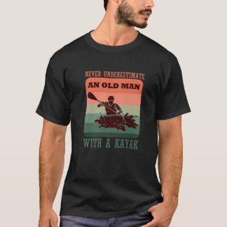 Camiseta Funny Never Underestimate An Old Man With A Kayak