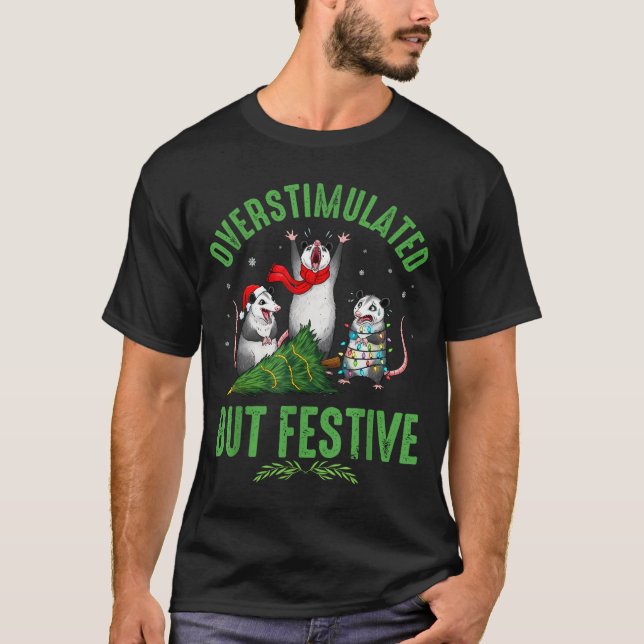 Camiseta Funny Overstimulated But Festive Christmas Ssum Ho (Frente)