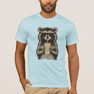 Camiseta Funny Raccoon Drinking Iced Coffee