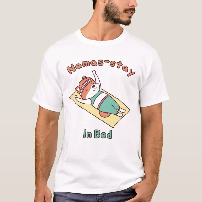 Camiseta Funny Red Panda Yoga Pun Namas-stay In Bed T-Shirt (Frente)