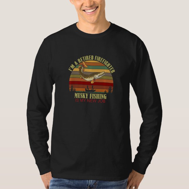 Camiseta Funny  Retired FIREFIGHTER New Job Musky Fishing P (Frente)