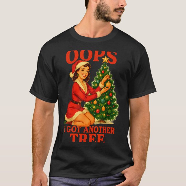 Camiseta Funny Retro Christmas Oops I Got Another Tree  (Frente)