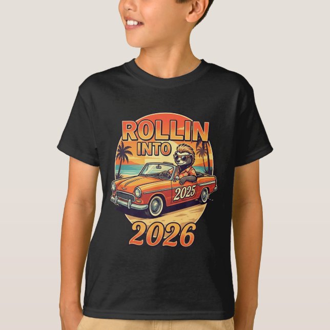 Camiseta Funny Rollin Into 2026 Retro Car Sunset Vibes Artw (Frente)