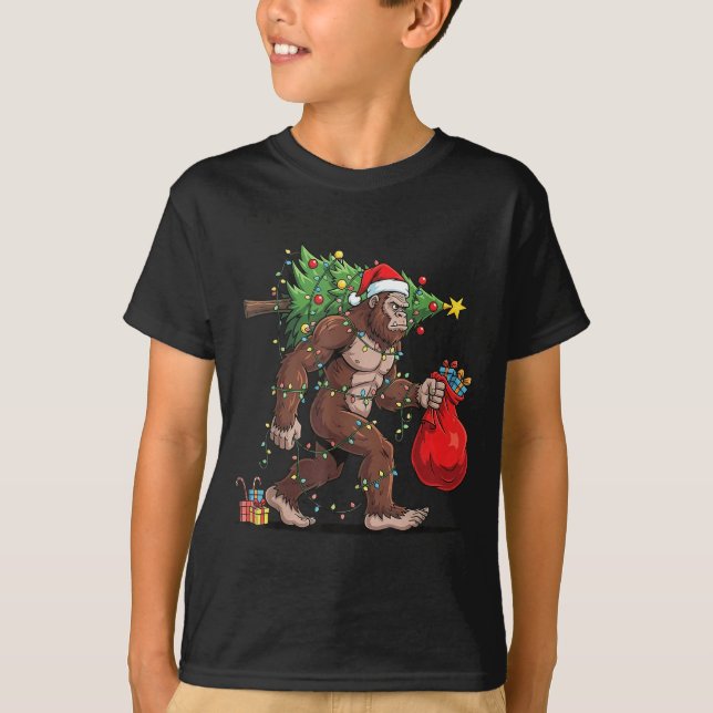 Camiseta Funny Santa Bigfoot Christmas Tree Lights Xmas Boy (Frente)