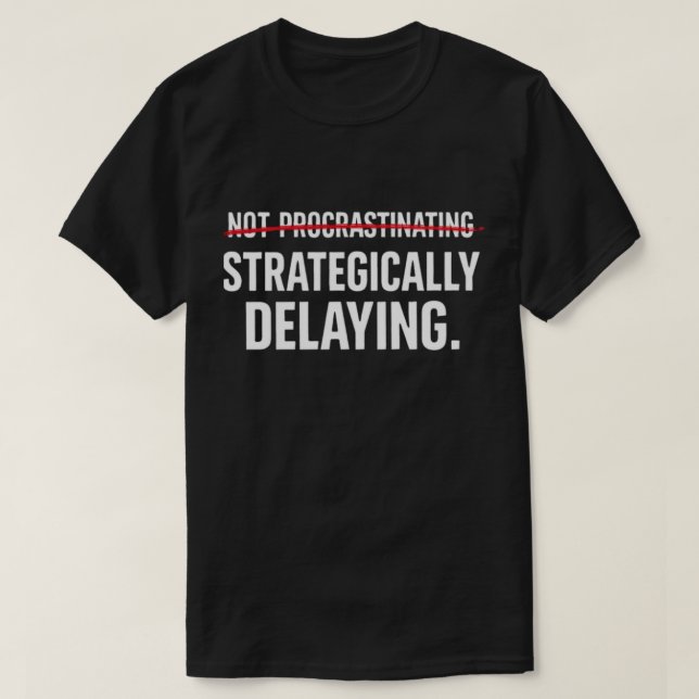 Camiseta Funny Sarcastic Procrastinator Strategically Delay (Frente do Design)