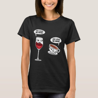 Camiseta Funny She Loves Me More Wine Coffee
