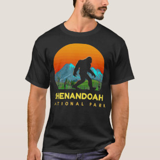 Camiseta Funny Shenandoah National Park Bigfoot caminhando