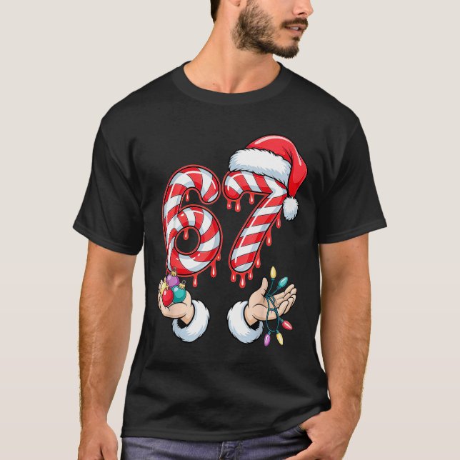 Camiseta Funny Six Seven 67 Christmas Candy Cane Festive Ho (Frente)