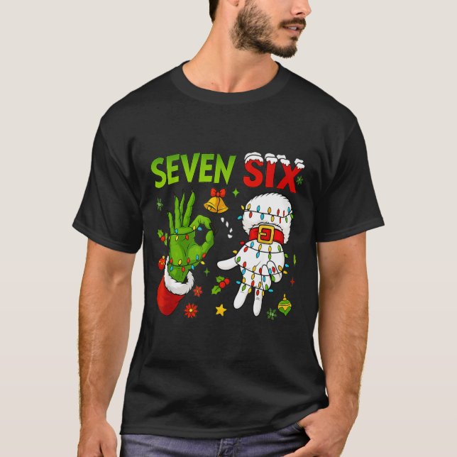 Camiseta Funny Six Seven 67 Meme 6 7 Christmas Elf Hand Boy (Frente)