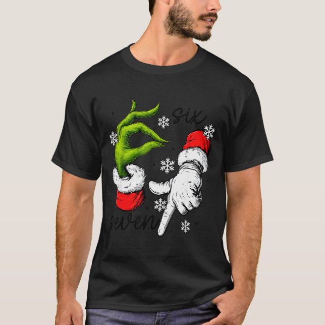 Camiseta Funny Six Seven 67 Meme 6 7 Christmas Elf Hand Boy (Frente)