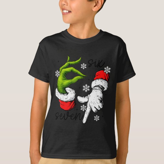 Camiseta Funny Six Seven 67 Meme 6 7 Christmas Elf Hand Boy (Frente)