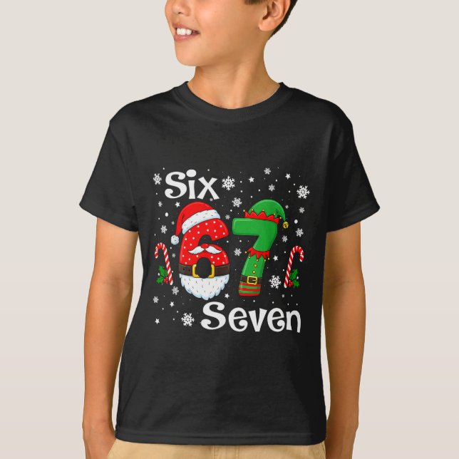 Camiseta Funny Six Seven 67 Meme 6 7 Elf Santa Christmas Pa (Frente)