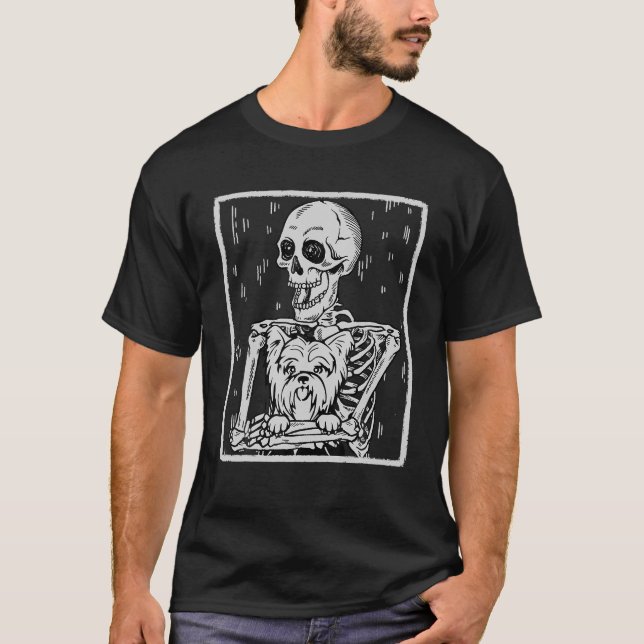 Camiseta Funny Skeleton Hugs Yorkshire Terrier Halloween (Frente)