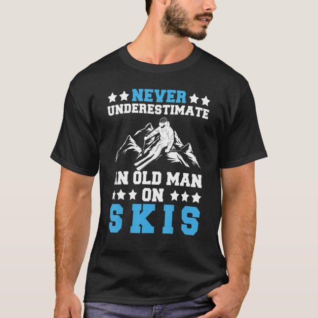 Camiseta Funny Skiing Never Underestimate An Old Man On Ski (Frente)