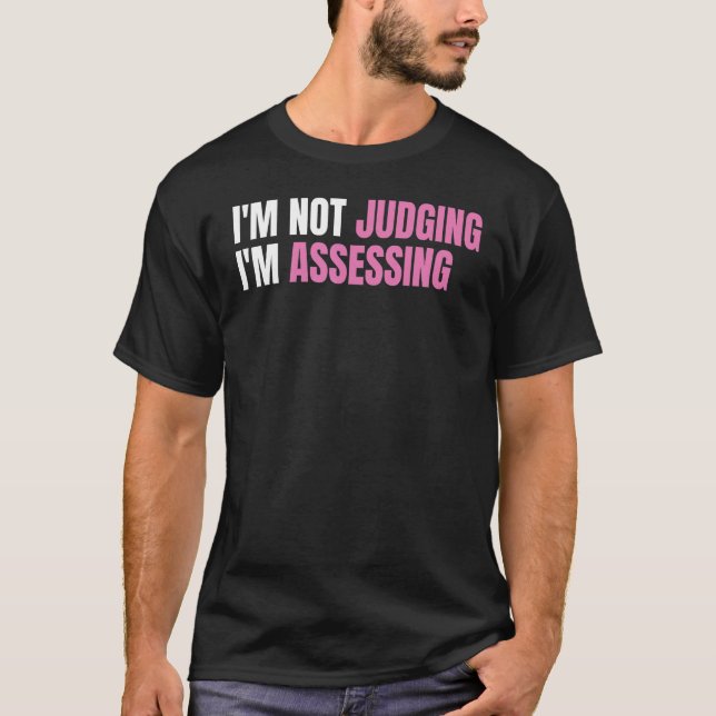 Camiseta Funny Social Worker I'm not judging I'm Assessing (Frente)