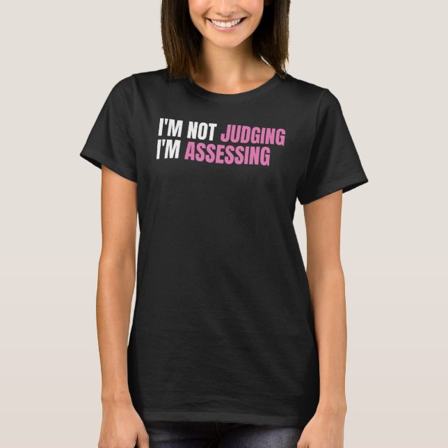 Camiseta Funny Social Worker I'm not judging I'm Assessing (Frente)