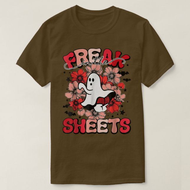 Camiseta Funny Spooky Freak In The Sheets Halloween  (Frente do Design)