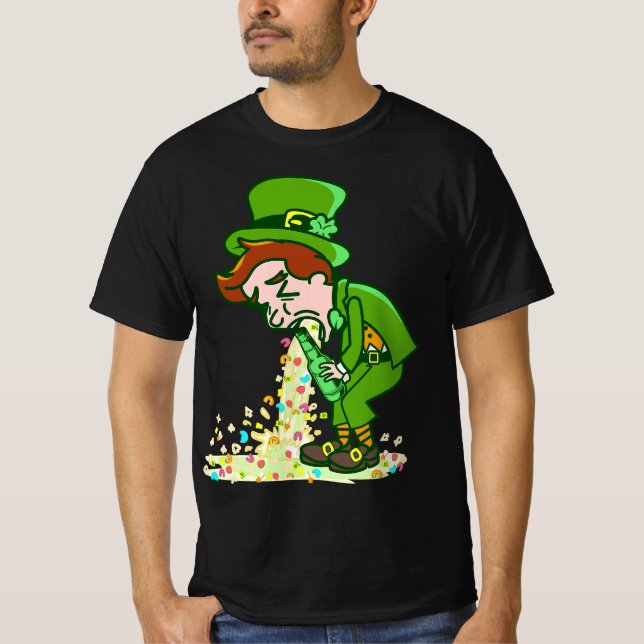 Camiseta Funny St Patricks Day Drunk Leprechaun Puking Drin (Frente)