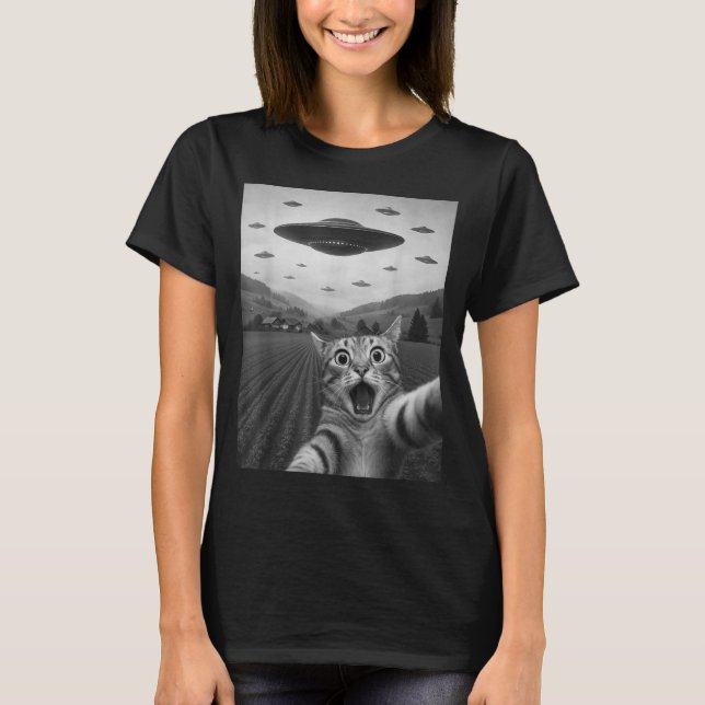 Camiseta Funny Surprised Ed Cat Selfie With Alien Ufo Cat U (Frente)