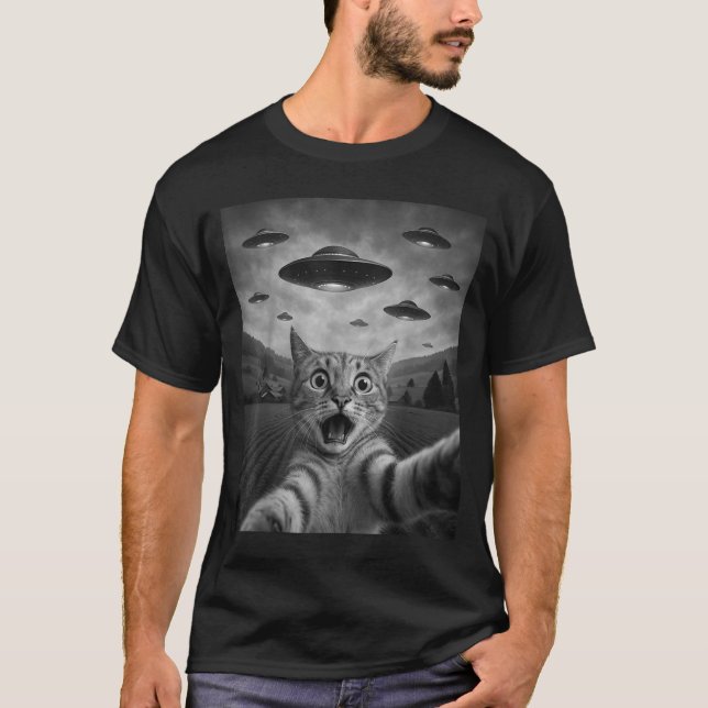 Camiseta Funny Surprised Ed Cat Selfie With Alien Ufo Cat U (Frente)