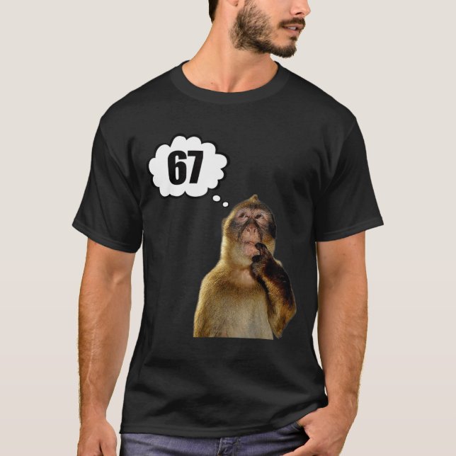 Camiseta Funny Thinking Monkey Meme Six Seven 6 7 Meme  (Frente)