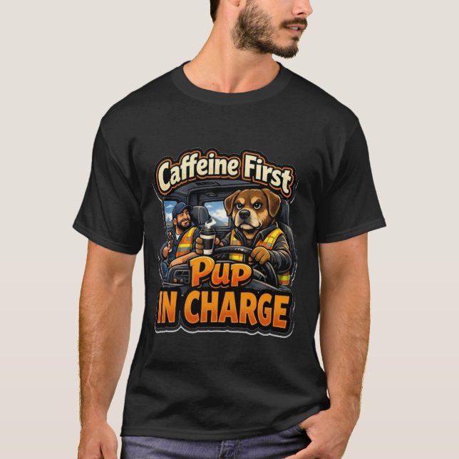 Camiseta Funny Trucker Dog Caffeine First Pup In Charge (Frente)