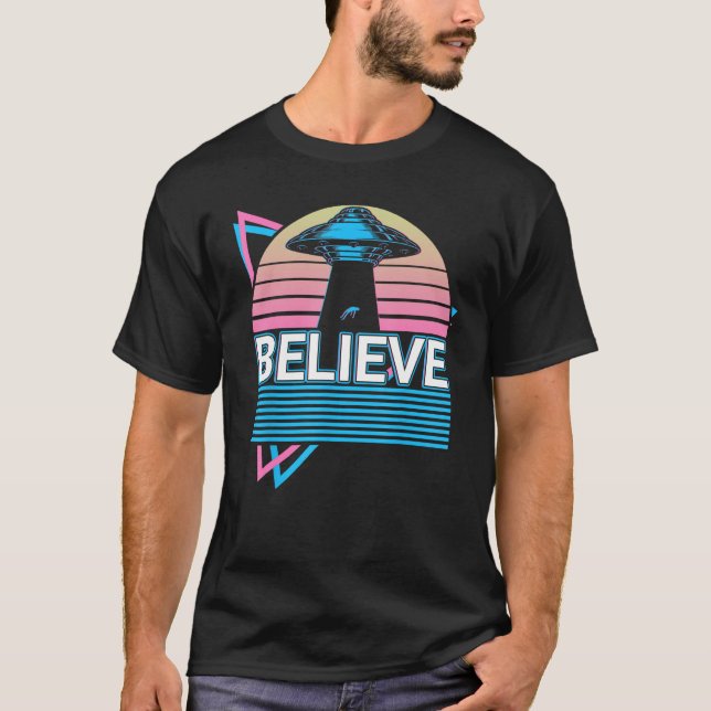 Camiseta Funny Ufo Alien Astronomy Aliens Believe (Frente)