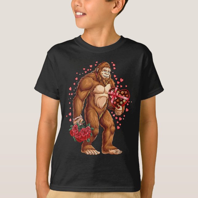 Camiseta Funny Valentines Day Bigfoot Heart Love Sasquatch  (Frente)