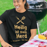 Camiseta Funny Wagner Die Walkure Cute Opera Cote Grieling<br><div class="desc">Na ópera "Anel dos Nibelungs" de Richard Wagner,  "Die Walküre" ("Valkyrie"),  o vilão bárbaro neandertal,  Hunding,  declara: "Sacrou o meu coração." Esta citação está definida aqui na tipografia germânica ouro que pop contra um fundo escuro. Perfeito para uma cara que ama ópera e grill!</div>