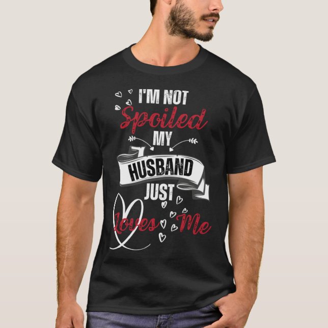 Camiseta Funny Wife I'm Not Spoiled My Husband Just Loves M (Frente)