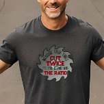 Camiseta Funny Woodworking DIY Pai Handyman Humor Corte Dua<br><div class="desc">Este meme de madeira é uma paródia do adágio do carpinteiro,  "medir duas vezes,  cortar uma vez." Ei,  contanto que você se mantenha dentro dessa proporção,  está tudo bem ;) Esta t-shirt é perfeita para o pai de mão e de compro de madeira DIY.</div>