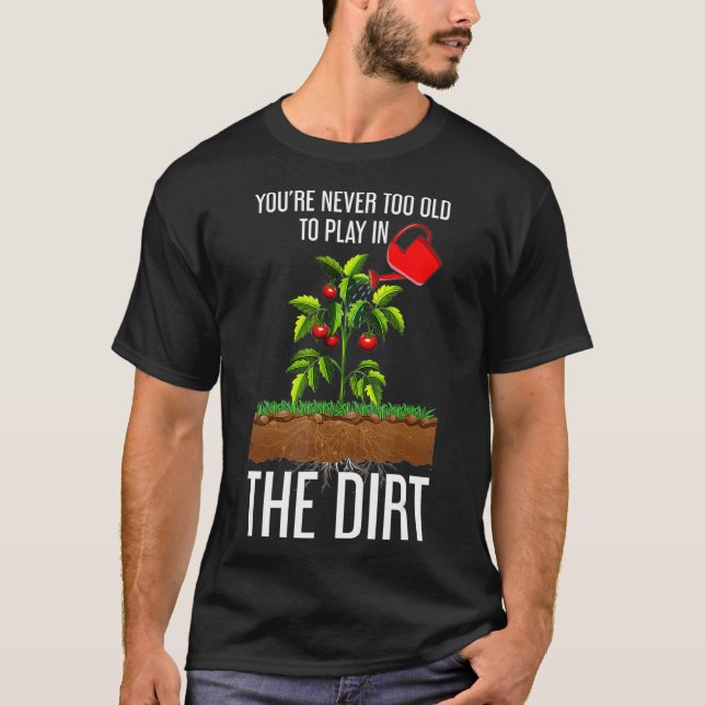 Camiseta Funny Youre Never Too Old To Play In The Dirt (Frente)