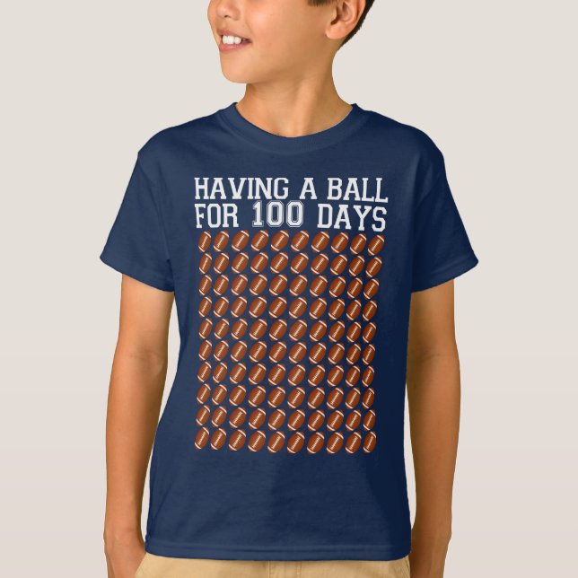 Camiseta futebol jogando bola por 100 dias de escola (Frente)