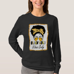 Camiseta Futebol negro Dourado é apenas um amor engraçado n