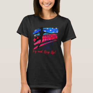Camiseta Futebol que eu toco como uma garota tenta manter a