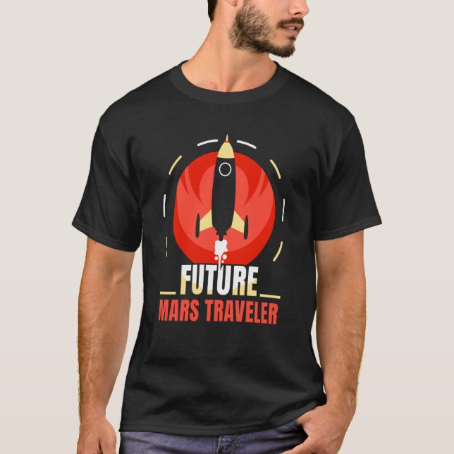 Camiseta Futuro Mars Traveler Diz Espaço Planeta Explorer (Frente)