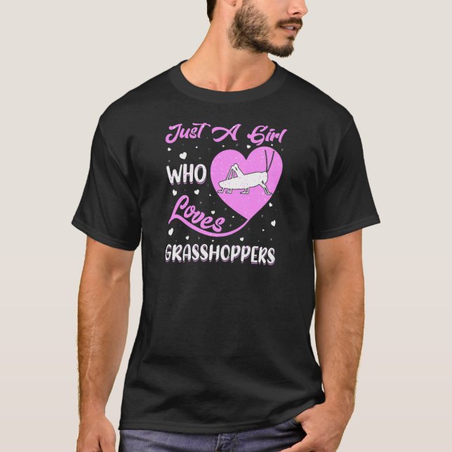 Camiseta Gafanhoto De Forma Cardíaca Apenas Uma Menina Que  (Frente)