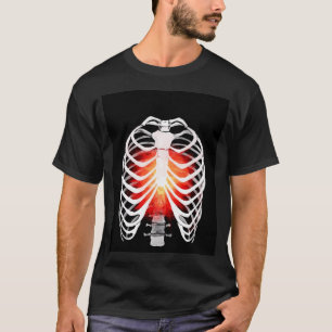 Camiseta Gaiola Torácica Flamejante: Arte de Caveira Gótica