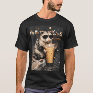 Camiseta Gambá Bebendo Café Gelado Animal Engraçado
