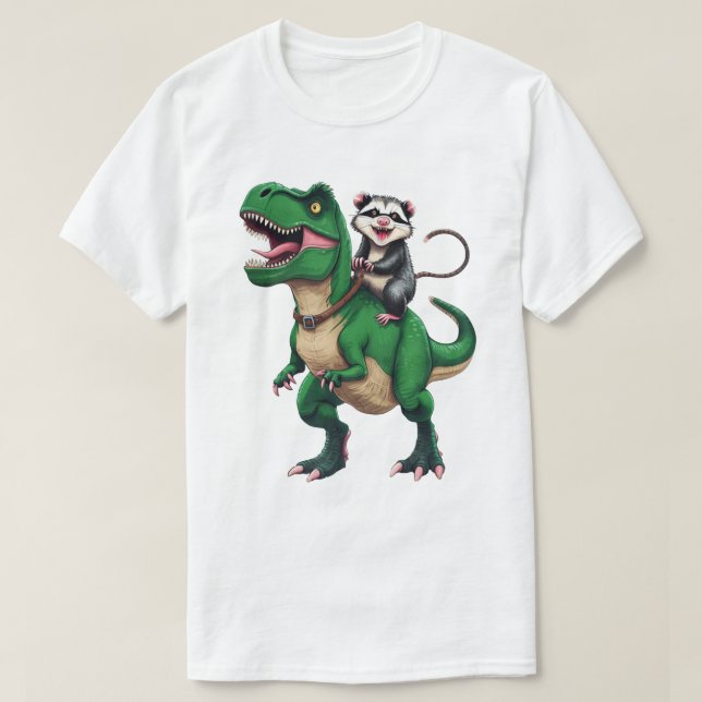 Camiseta Gambá no T-Rex - Diversão Gambá Montando Dinossaur (Frente do Design)