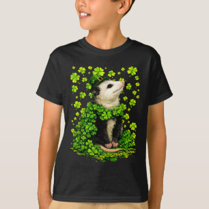 Camiseta Gambá sortudo com trevos shamrocks dia de São Patr