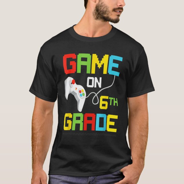 Camiseta Game On 6th Grade Back To School 6th Grade Level U (Frente)