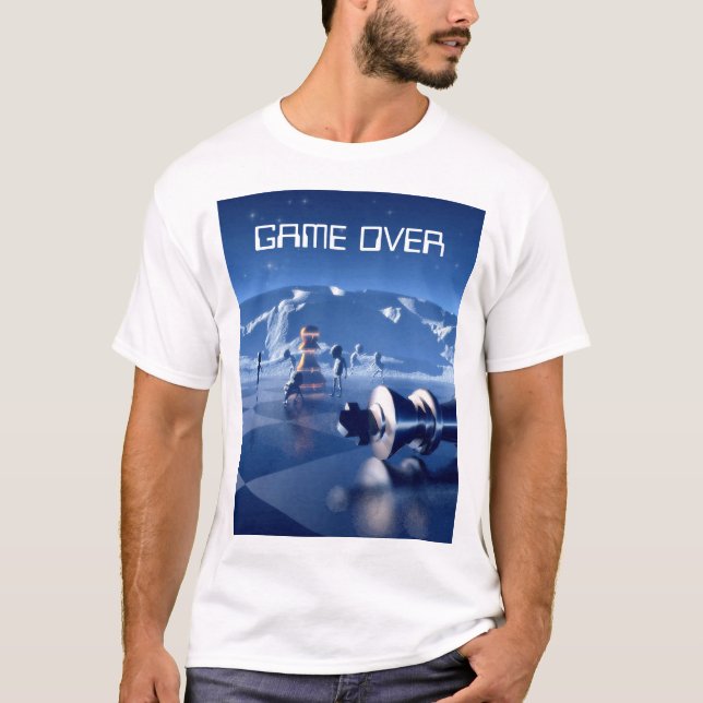 Camiseta Game Over. Chess pieces on planetscape (Frente)