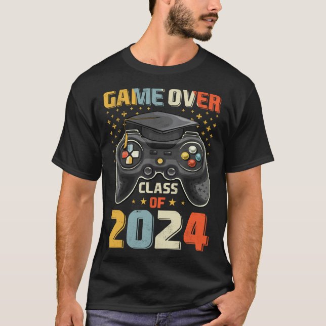 Camiseta Game Over Class Of 2024 Graduation Happy Last Day  (Frente)