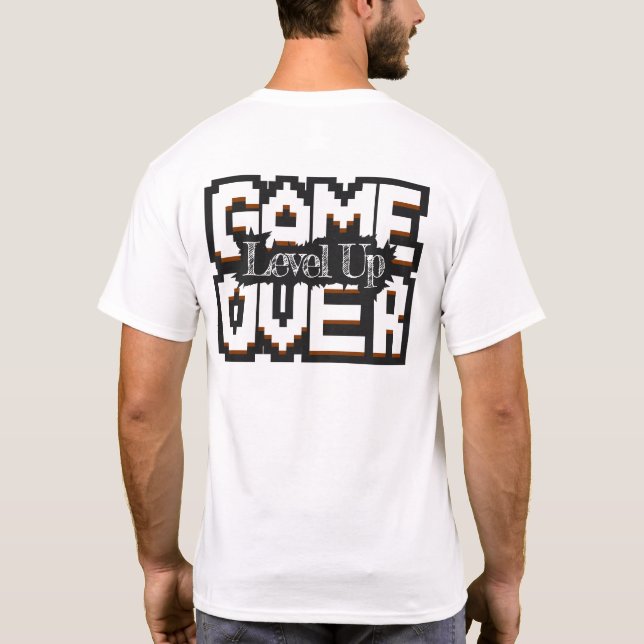 Camiseta Game Over, Level Up: Pixelated Retro Game World (Verso)