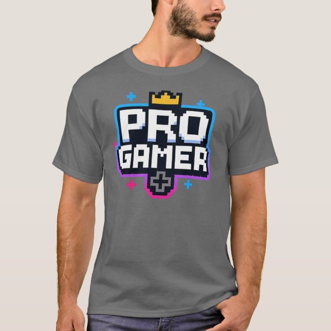 Camiseta GAMER PRO — Crachá Pixel Art 8-Bit (Frente)